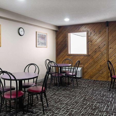ซูเปอร์ 8 บาย วินด์แฮม ไดเออร์สวิลล์ Hotel Dyersville ภายนอก รูปภาพ