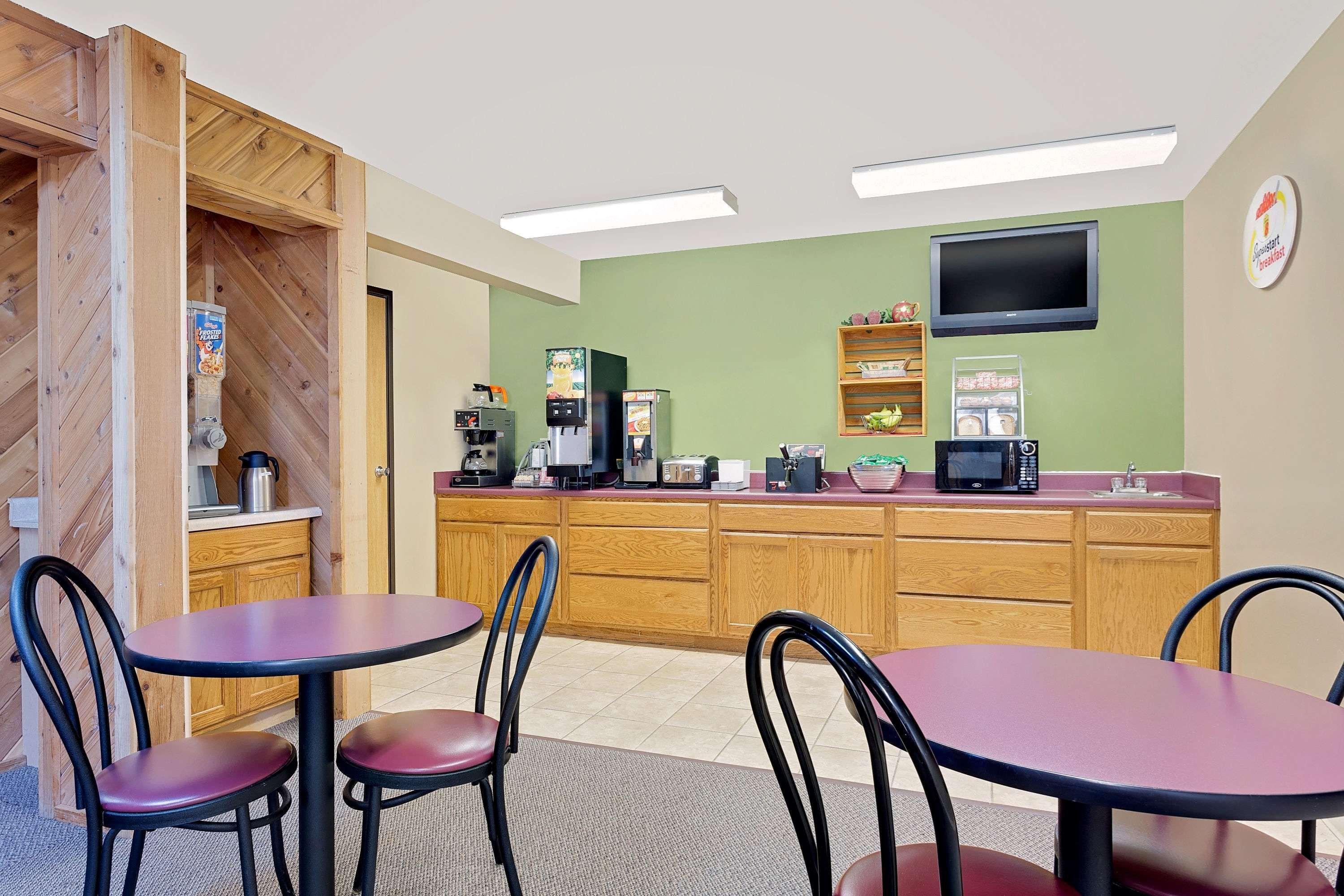ซูเปอร์ 8 บาย วินด์แฮม ไดเออร์สวิลล์ Hotel Dyersville ภายนอก รูปภาพ