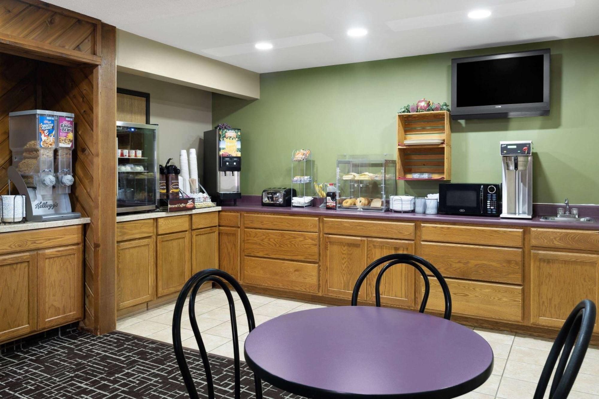 ซูเปอร์ 8 บาย วินด์แฮม ไดเออร์สวิลล์ Hotel Dyersville ภายนอก รูปภาพ