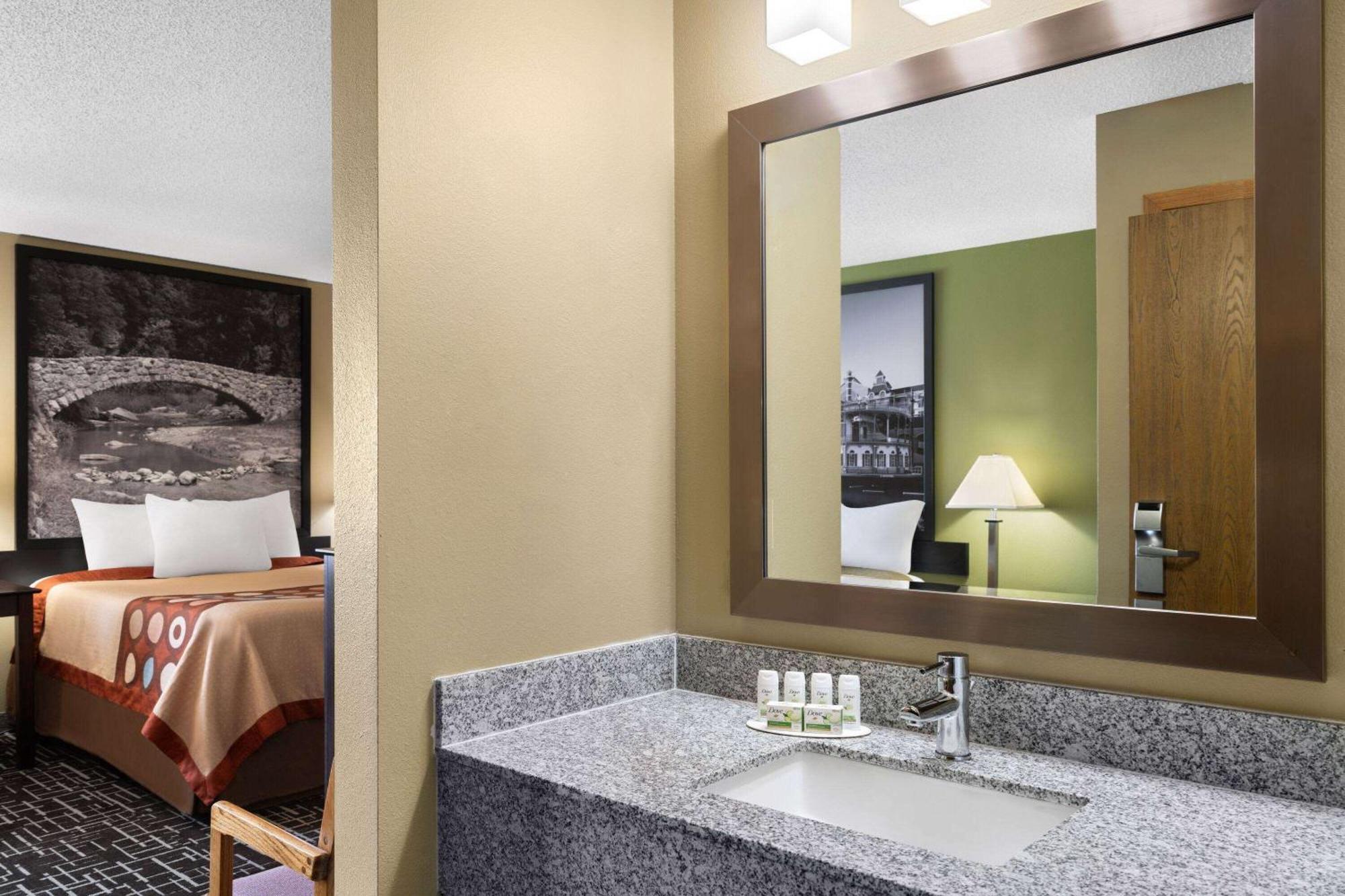 ซูเปอร์ 8 บาย วินด์แฮม ไดเออร์สวิลล์ Hotel Dyersville ภายนอก รูปภาพ