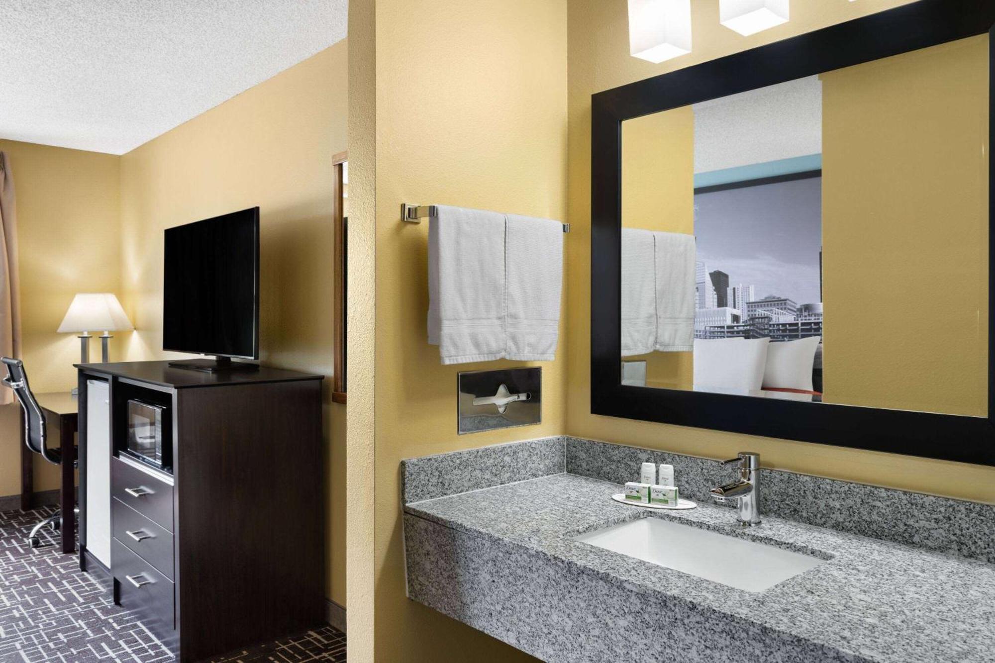 ซูเปอร์ 8 บาย วินด์แฮม ไดเออร์สวิลล์ Hotel Dyersville ภายนอก รูปภาพ